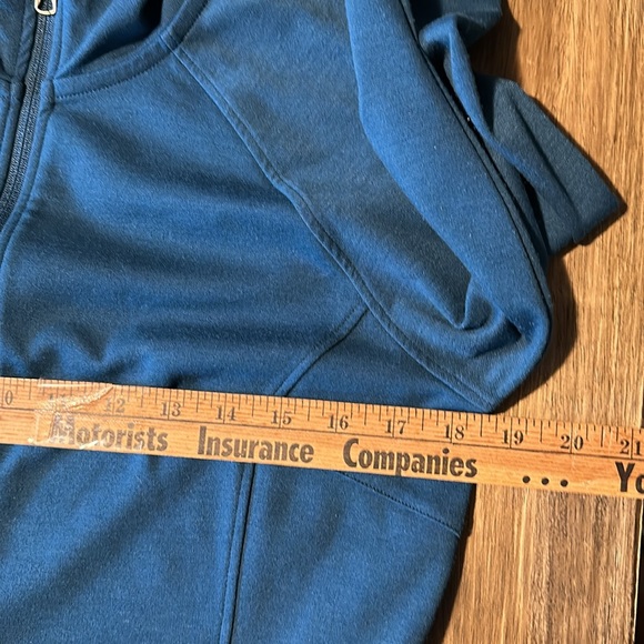 Merrell full zip up long sleeved hooded jacket. Teal colored sz medium. Long - Picture 10 of 15